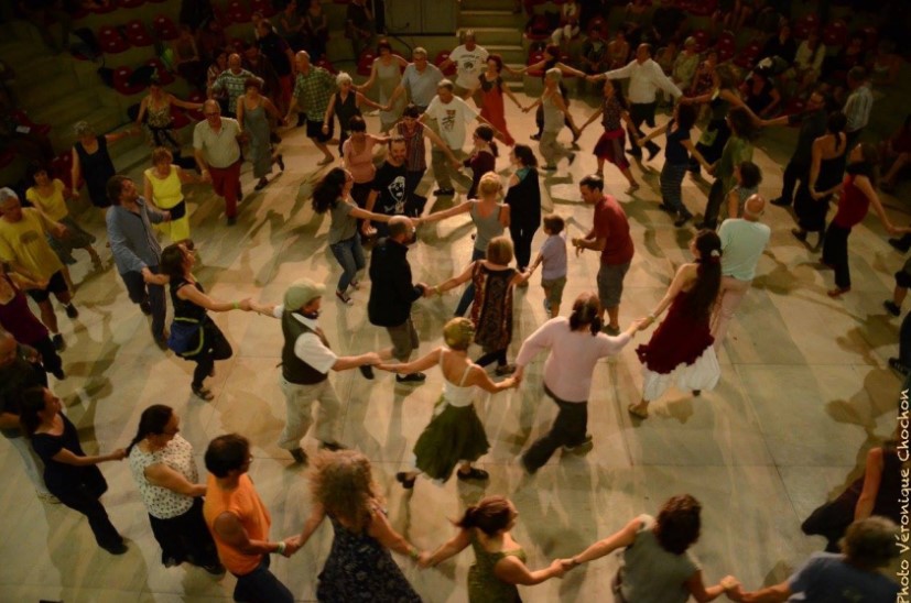 Introducció al ball folk: danses d'aquí i arreu (1 ECTS).