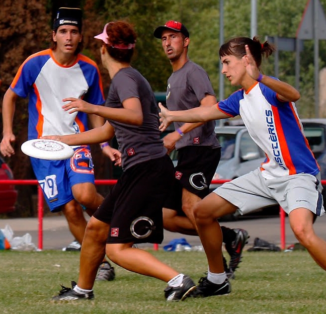 Introducció a l' ultimate frisbee (dt i dj 18 h) (1+1 ECTS)