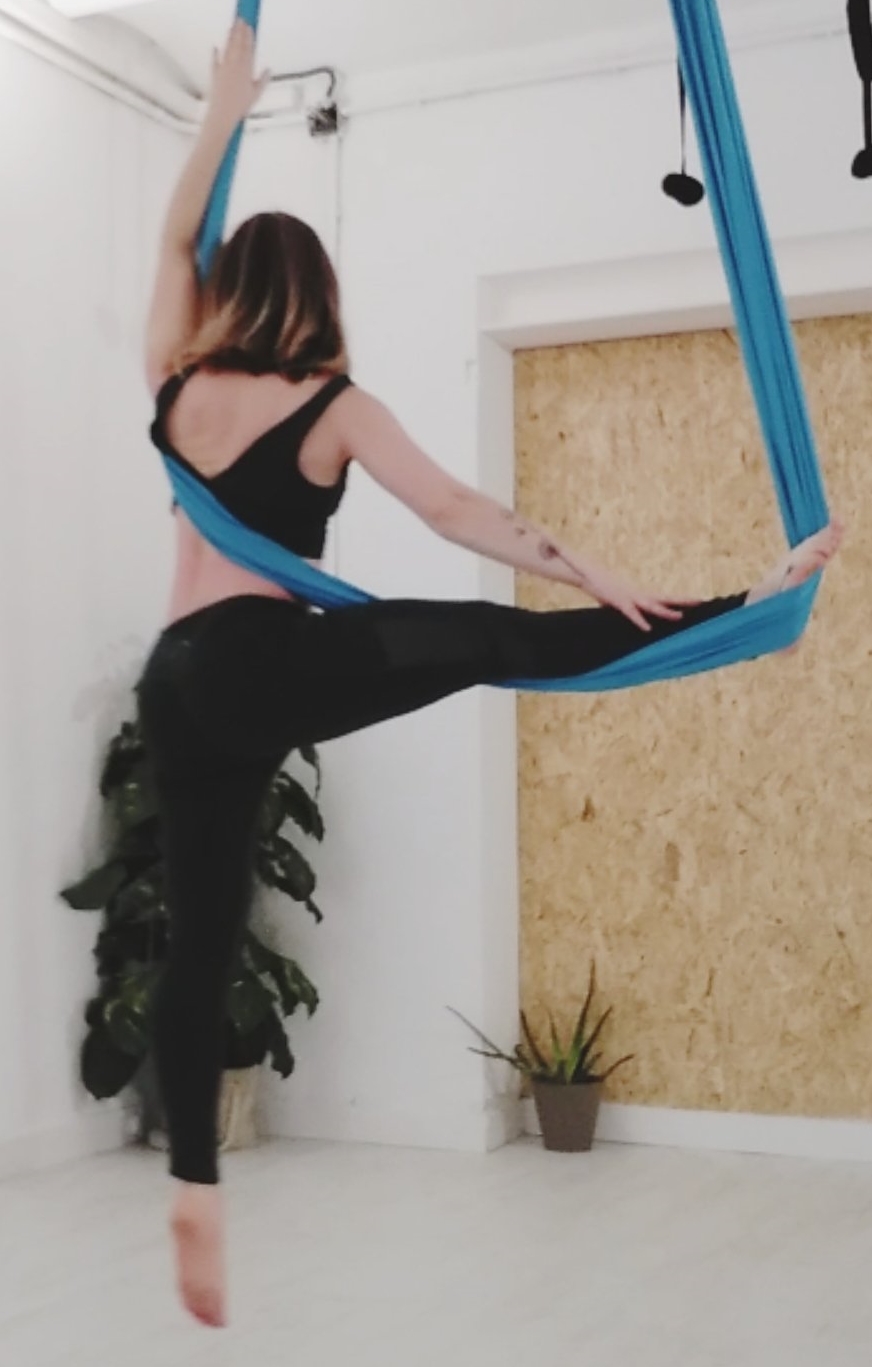 Introduction to Silk Power Aerial Yoga (Mon and Wed at 10.30 am or 4.30 pm) 1 ECTS credit